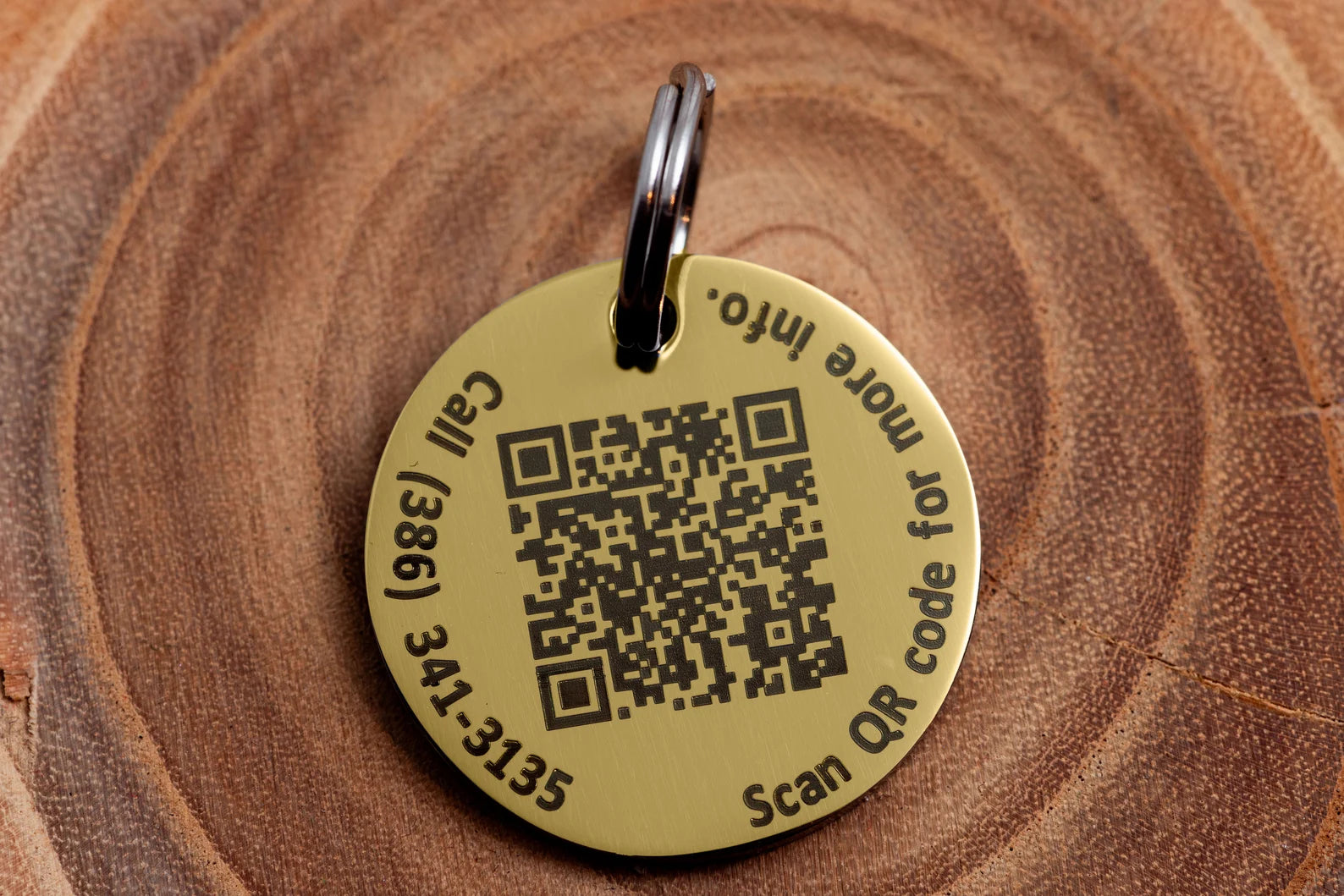 Médaille d’identification pour chat ou chien avec QR code – Sécurité et style